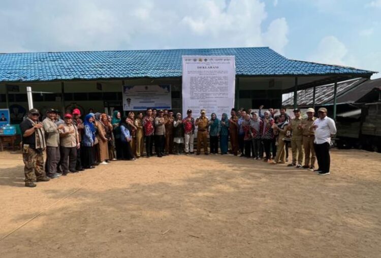 PEJABAT BUPATI KAYONG UTARA BERSAMA KAPOLSEK PULAU MAYA KARIMATA MELAKSANAKAN KEGIATAN KUNJUNGAN KERJA PJ BUPATI KAYONG UTARA