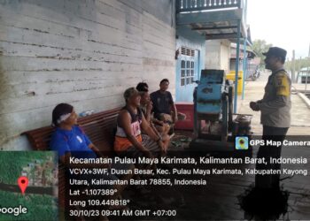 Menjaga Kamtibmas Polsek Pulau Maya Karimata Bersilaturahmi Dan Mengajak Warga Masyarakat Desa Dusun Besar Untuk Bersinergi.