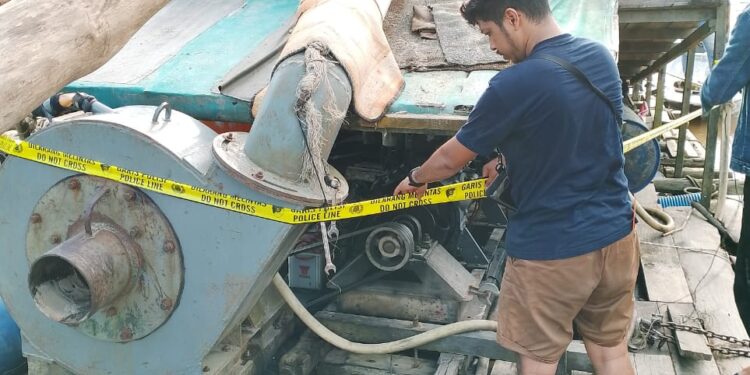 Polres Sintang Amankan Lanting Jek PETI Sebagai BB Tempat Meninggalnya Warga Kelurahan Kedabang