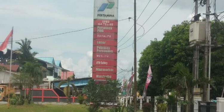 Wow ,Pihak Managemen SPBU Dan APH Tak Berdaya ,Ada Preman Naikan Harga Saat Pengisian BBM