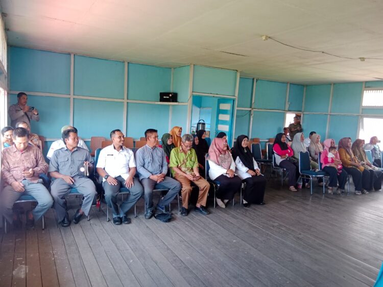 KAPOLSEK PMK HADIRI LOKARYA MINI LINTAS SEKTORAL PUSKESMAS TANJUNG SATAI KEC. PULAU MAYA KAB. KAYONG UTARA