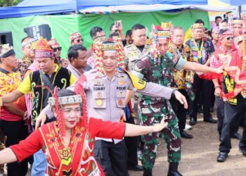 Kapolres Ketapang Hadiri Pembukaan Pentas Seni Budaya Dayak Kabupaten Ketapang