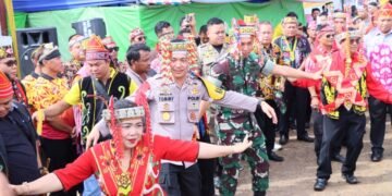 Kapolres Ketapang Hadiri Pembukaan Pentas Seni Budaya Dayak Kabupaten Ketapang