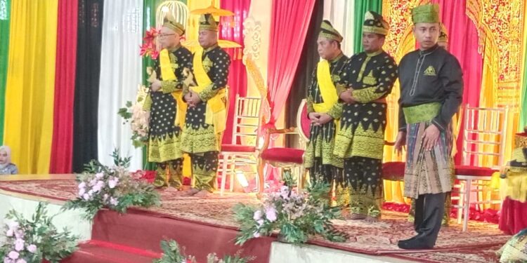 LAMR Pelalawan Gelar Pemberian Gelar Kehormatan Adat Kepada Kapolres dan Kejari Pelalawan