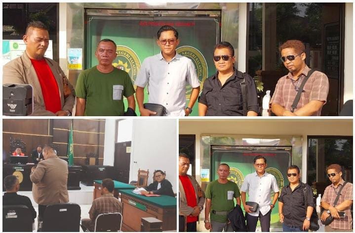 *Sidang Lanjutan Kasus BBM, Saksi Ahli : Pertalite bukan Jenis BBM Bersubsidi dan Pembelian Pertalite 300 Diperbolehkan*     Salatiga, Sidang yang dimulai sekitar pukul 13,00 dengan Terdakwa Pj dan W memasuki persidangan yang ke 9, dipimpin Hakim Ketua Abdullatip, S.H., M.H. Hakim Anggota Devita Wisnu Wardhani, S.H., M.H. dan Hakim Anggota Angggi Maha Cakri, S.H., M.H., bertempat di Pengadilan Negeri Salatiga Jl.Veteran No 4 Kota Salatiga Jawa Tengah, Senin 6 November 2023.  Agenda sidang yang rencananya permintaan keterangan ahli kementrian migas yang di hadirkan oleh Jaksa Penuntut Umum (JPU) dan sudah dua kali tidak hadir, akhirnya sidang tetap berjalan meskipun tanpa kehadiran saksi ahli secara bertatap muka langsung, majelis hakim tetap menyidangkannya dengan menghadirkan saksi ahli melalui sidang secara elektronik atau online, tim kuasa hukum Terdakwa Pj dari LBH ADIL Indonesia, Pengacara Yunus, S.H., M.H., C.Med., C.L.A, Ady Putra Cesario S.H.M.H., dan Agustinus Wahyu Pambengkas, S.H, M.H.  Di akhir sidang Majelis Hakim Pengadilan Negeri Salatiga mengagendakan kembali sidang lanjutan pada hari kamis tanggal 9 November 2023.  Sementara itu tim kuasa hukum PJ saat di mintai tanggapan beberapa awak media terkait jalannya proses persidangan mengatakan.  ” Ya mas seperti yang teman teman lihat sendiri saksi ahli dari JPU tidak hadir secara bertatap muka langsung di persidangan tapi melalui sidang zoom online, temen temen juga sudah melihat dan mendengar sendiri jalannya proses persidangan.  ” bahwa saksi ahli mengatakan didepan persidangan untuk pembelian pertalite sebesar 300 ribu itu tidak ada masalah karena untuk pembelian pertalite tidak ada batasan terkait dengan besarnya pembelian, artinya pembelian sebesar 300 ribu itu tidak melanggar hukum.  ” bahwa saksi ahli juga mengatakan kalau pertalite itu bukan jenis BBM bersubsidi tapi penugasan, yang termasuk jenis BBM bersubsidi itu jenis solar,” terang tim pengacara PJ.  “Bahwa ahli juga menyampaikan bahwa pembelian pertalite di SPBU yang pengisiannya langsung ke tangki mobil itu tidak masalah, yang tidak boleh itu ketika pembelian pengisiannya langsung ke jirigen, jadi saya rasa untuk permasalahan klien kami saudara PJ sebenarnya sudah terang benderang klien kami tidak terbukti melakukan perbuatan pidana, artinya perbuatan pidana apa dan atau kesalahan yang mana yang dilakukan klien kami pada saat OTT tersebut, ” tutur tim kuasa hukum PJ.  Ditempat terpisah masih di lingkungan PN Salatiga, beberapa Ketua dari berbagai lembaga kontrol sosial Ketua Lembaga Pemantau Pembangunan dan Kinerja Pemerintah (LP2KP) Jateng, Ketua GNP Tipikor Jateng dan Ketua KANNI Semarang memberikan statmen singkat sehubungan kasus ini,” kami dan beberapa lembaga dan media online yang tersebar diseluruh Indonesia baik itu dari Jateng,Jatim,Jabar, DKI Jakarta, Banten, Sumatera,  Aceh, Kalimantan, Sulawesi, Papua dan juga daerah terus mengawal jalannya proses persidangan perkara yang melibatkan teman kita pimpinan redaksi patroli’86 saudara Pj sampai dengan adanya putusan seadil adilnya.  “Kemudian, kami juga memantau langsung jalannya proses persidangan, dan sebagai lembaga pengawasan dan kontrol sosial kami berharap hukum ditegakkan seadil adilnya jangan pandang bulu, siapapun yang melakukan perbuatan melanggar hukum berikan saksi hukum dan siapapun yang tidak terbukti melanggar hukum bebaskan mereka dari tuntutan hukum.  Kemudian ketika ditanya terkait fakta persidangan Ketua LP2KP Sumakmun mengatakan itu ranahnya tim, ranahnya kuasa hukum PJ untuk menyampaikan berkaitan dengan subtansi perkaranya dan itu sudah dijelaskan.  “Kalau kami sebagai lembaga pengawasan dan atau sosial kontrol hanya ingin proses persidangan berjalan objektif saja, “kata makmun.  “Kami hanya meminta dan berharap kepada Tim Kuasanya PJ dan juga Majelis Hakim yang memeriksa perkara tersebut agar hal hal berkaitan dengan bukti bukti semua di perlihatkan dipersidangan agar masyarakat mengetahui fakta yang sebenarnya atas peristiwa OTT BBM Bersubsidi yang menghebohkan masyarakat tersebut jangan ada yang ditutup tutupi.  “Sebagai lembaga pengawasan dan atau sosial kontrol kami berharap proses hukum harus berjalan dengan objektif, rakyat, APH, pejabat sama saja kedudukannya di hadapan hukum, yang salah katakan salah yang benar katakan benar, yang tidak melanggar hukum ya harusnya bebas dari tuntutan hukum, sebaliknya ketika ada oknum yang bermain main dengan hukum semisal meminta uang dan merekayasa hukum ya harus di proses hukum dan ditindak tegas,” pinta makmun.  “Kemudian untuk bukti CCTV atas OTT BBM bersubsidi yang heboh di masyarakat dan sudah disebarluaskan oleh beberapa media yang mengatakan barang bukti (BB) itu milik PJ, di ambil ditempat PJ dan seterusnya itu harus dibuka seluas kuasnya di putar di persidangan biar masyarakat tau hal yang sebenarnya terjadi, semisal ada saksi yang menerangkan didepan persidangan dibawah sumpah tetapi berbeda dengan fakta kejadian seperti dalam CCTV mohon untuk di proses hukum dan ditetapkan sebagai saksi yang memberikan keterangan palsu di depan persidangan, dan saya yakin Majelias Hakim yang menyidangkan perkara tersebut akan bertindak tegas sesuai ketentuan hukum.  “Kalau perlu bukti CCTV itu setelah proses persidangan di publishkan di media sosial tik tok ataupun media media lain youtube misalkan supaya masyarakat tau fakta yang sebenarnya,” pungkasnya.  (Tim Media)