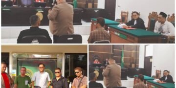 *Sidang Lanjutan Kasus BBM, Saksi Ahli : Pertalite bukan Jenis BBM Bersubsidi dan Pembelian Pertalite 300 Diperbolehkan*     Salatiga, Sidang yang dimulai sekitar pukul 13,00 dengan Terdakwa Pj dan W memasuki persidangan yang ke 9, dipimpin Hakim Ketua Abdullatip, S.H., M.H. Hakim Anggota Devita Wisnu Wardhani, S.H., M.H. dan Hakim Anggota Angggi Maha Cakri, S.H., M.H., bertempat di Pengadilan Negeri Salatiga Jl.Veteran No 4 Kota Salatiga Jawa Tengah, Senin 6 November 2023.  Agenda sidang yang rencananya permintaan keterangan ahli kementrian migas yang di hadirkan oleh Jaksa Penuntut Umum (JPU) dan sudah dua kali tidak hadir, akhirnya sidang tetap berjalan meskipun tanpa kehadiran saksi ahli secara bertatap muka langsung, majelis hakim tetap menyidangkannya dengan menghadirkan saksi ahli melalui sidang secara elektronik atau online, tim kuasa hukum Terdakwa Pj dari LBH ADIL Indonesia, Pengacara Yunus, S.H., M.H., C.Med., C.L.A, Ady Putra Cesario S.H.M.H., dan Agustinus Wahyu Pambengkas, S.H, M.H.  Di akhir sidang Majelis Hakim Pengadilan Negeri Salatiga mengagendakan kembali sidang lanjutan pada hari kamis tanggal 9 November 2023.  Sementara itu tim kuasa hukum PJ saat di mintai tanggapan beberapa awak media terkait jalannya proses persidangan mengatakan.  ” Ya mas seperti yang teman teman lihat sendiri saksi ahli dari JPU tidak hadir secara bertatap muka langsung di persidangan tapi melalui sidang zoom online, temen temen juga sudah melihat dan mendengar sendiri jalannya proses persidangan.  ” bahwa saksi ahli mengatakan didepan persidangan untuk pembelian pertalite sebesar 300 ribu itu tidak ada masalah karena untuk pembelian pertalite tidak ada batasan terkait dengan besarnya pembelian, artinya pembelian sebesar 300 ribu itu tidak melanggar hukum.  ” bahwa saksi ahli juga mengatakan kalau pertalite itu bukan jenis BBM bersubsidi tapi penugasan, yang termasuk jenis BBM bersubsidi itu jenis solar,” terang tim pengacara PJ.  “Bahwa ahli juga menyampaikan bahwa pembelian pertalite di SPBU yang pengisiannya langsung ke tangki mobil itu tidak masalah, yang tidak boleh itu ketika pembelian pengisiannya langsung ke jirigen, jadi saya rasa untuk permasalahan klien kami saudara PJ sebenarnya sudah terang benderang klien kami tidak terbukti melakukan perbuatan pidana, artinya perbuatan pidana apa dan atau kesalahan yang mana yang dilakukan klien kami pada saat OTT tersebut, ” tutur tim kuasa hukum PJ.  Ditempat terpisah masih di lingkungan PN Salatiga, beberapa Ketua dari berbagai lembaga kontrol sosial Ketua Lembaga Pemantau Pembangunan dan Kinerja Pemerintah (LP2KP) Jateng, Ketua GNP Tipikor Jateng dan Ketua KANNI Semarang memberikan statmen singkat sehubungan kasus ini,” kami dan beberapa lembaga dan media online yang tersebar diseluruh Indonesia baik itu dari Jateng,Jatim,Jabar, DKI Jakarta, Banten, Sumatera,  Aceh, Kalimantan, Sulawesi, Papua dan juga daerah terus mengawal jalannya proses persidangan perkara yang melibatkan teman kita pimpinan redaksi patroli’86 saudara Pj sampai dengan adanya putusan seadil adilnya.  “Kemudian, kami juga memantau langsung jalannya proses persidangan, dan sebagai lembaga pengawasan dan kontrol sosial kami berharap hukum ditegakkan seadil adilnya jangan pandang bulu, siapapun yang melakukan perbuatan melanggar hukum berikan saksi hukum dan siapapun yang tidak terbukti melanggar hukum bebaskan mereka dari tuntutan hukum.  Kemudian ketika ditanya terkait fakta persidangan Ketua LP2KP Sumakmun mengatakan itu ranahnya tim, ranahnya kuasa hukum PJ untuk menyampaikan berkaitan dengan subtansi perkaranya dan itu sudah dijelaskan.  “Kalau kami sebagai lembaga pengawasan dan atau sosial kontrol hanya ingin proses persidangan berjalan objektif saja, “kata makmun.  “Kami hanya meminta dan berharap kepada Tim Kuasanya PJ dan juga Majelis Hakim yang memeriksa perkara tersebut agar hal hal berkaitan dengan bukti bukti semua di perlihatkan dipersidangan agar masyarakat mengetahui fakta yang sebenarnya atas peristiwa OTT BBM Bersubsidi yang menghebohkan masyarakat tersebut jangan ada yang ditutup tutupi.  “Sebagai lembaga pengawasan dan atau sosial kontrol kami berharap proses hukum harus berjalan dengan objektif, rakyat, APH, pejabat sama saja kedudukannya di hadapan hukum, yang salah katakan salah yang benar katakan benar, yang tidak melanggar hukum ya harusnya bebas dari tuntutan hukum, sebaliknya ketika ada oknum yang bermain main dengan hukum semisal meminta uang dan merekayasa hukum ya harus di proses hukum dan ditindak tegas,” pinta makmun.  “Kemudian untuk bukti CCTV atas OTT BBM bersubsidi yang heboh di masyarakat dan sudah disebarluaskan oleh beberapa media yang mengatakan barang bukti (BB) itu milik PJ, di ambil ditempat PJ dan seterusnya itu harus dibuka seluas kuasnya di putar di persidangan biar masyarakat tau hal yang sebenarnya terjadi, semisal ada saksi yang menerangkan didepan persidangan dibawah sumpah tetapi berbeda dengan fakta kejadian seperti dalam CCTV mohon untuk di proses hukum dan ditetapkan sebagai saksi yang memberikan keterangan palsu di depan persidangan, dan saya yakin Majelias Hakim yang menyidangkan perkara tersebut akan bertindak tegas sesuai ketentuan hukum.  “Kalau perlu bukti CCTV itu setelah proses persidangan di publishkan di media sosial tik tok ataupun media media lain youtube misalkan supaya masyarakat tau fakta yang sebenarnya,” pungkasnya.  (Tim Media)