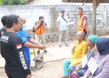 Polisi Gelar Rekonstruksi Pembunuhan Kakak Kandung oleh Saudara Sendiri di Tukdana, Indramayu