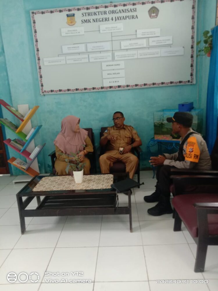 Polsek Muara Tami Gelar Binluh di Sekolah Melalui Program Para-Para Numbay