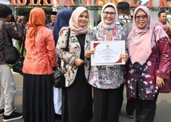 Bupati Indramayu Nina Agustina Raih Piagam Penghargaan Kinerja Insentif Fiskal dari Wakil Presiden RI