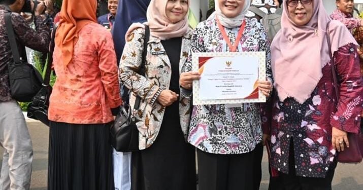 Bupati Indramayu Nina Agustina Raih Piagam Penghargaan Kinerja Insentif Fiskal dari Wakil Presiden RI