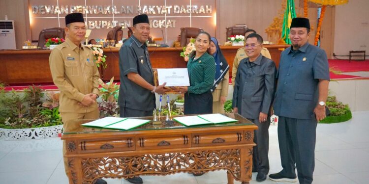 Syah Afandin Sampaikan Ranperda APBD Langkat 2024