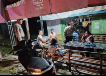 Kanit Binmas Polsek Barus AIPDA M Irsyad Pulungan dan Bhabinkamtibnmas AIPDA Erik T Saragih Melakukan sambang, ke Desa Sigambo gambo