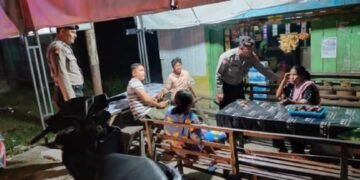 Kanit Binmas Polsek Barus AIPDA M Irsyad Pulungan dan Bhabinkamtibnmas AIPDA Erik T Saragih Melakukan sambang, ke Desa Sigambo gambo