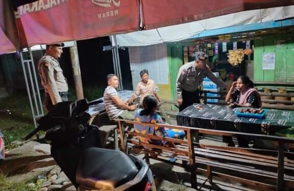 Kanit Binmas Polsek Barus AIPDA M Irsyad Pulungan dan Bhabinkamtibnmas AIPDA Erik T Saragih Melakukan sambang, ke Desa Sigambo gambo