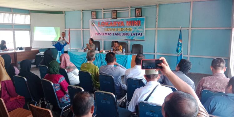 KAPOLSEK PMK HADIRI LOKARYA MINI LINTAS SEKTORAL PUSKESMAS TANJUNG SATAI KEC. PULAU MAYA KAB. KAYONG UTARA