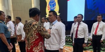 Dirkrimsus Polda Metro Jaya Terima PIN Emas dari Menteri ATR-Panglima TNI