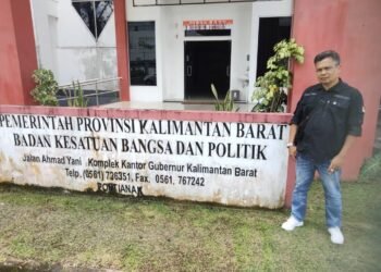 Ketua DPW profesional jaringan mitra negara(PROJAMIN) Kalbar, Eko Jatmiko,mendaftar kan keberadaan organisasi nya ke kesbangpol provinsi
