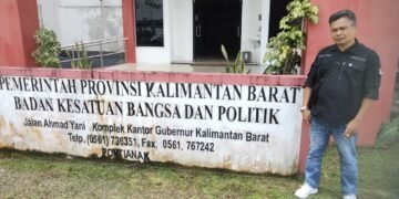 Ketua DPW profesional jaringan mitra negara(PROJAMIN) Kalbar, Eko Jatmiko,mendaftar kan keberadaan organisasi nya ke kesbangpol provinsi