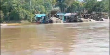 Lapor Pak Kapolri Dan Pak Kapolda KALBAR, PETI di Sungai Kapuas Wilayah Penai, Beran, Salat, Sentabai, Kec. Silat Hilir, Hancurkan Sungai Kapuas
