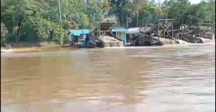 Lapor Pak Kapolri Dan Pak Kapolda KALBAR, PETI di Sungai Kapuas Wilayah Penai, Beran, Salat, Sentabai, Kec. Silat Hilir, Hancurkan Sungai Kapuas