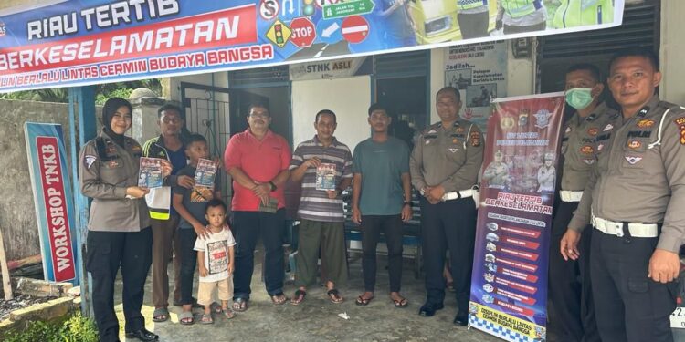 Satlantas Polres Pelalawan Gencar Sosialisasikan Program Riau Tertib Berkeselamatan