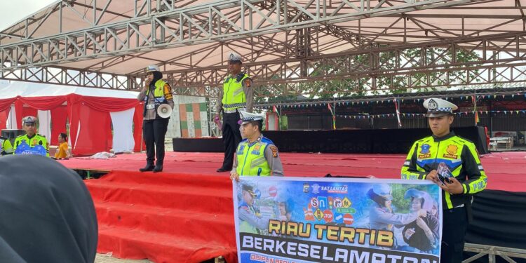 Satlantas Polres Pelalawan Terus Mengedukasi Masyarakat Untuk Selalu Tertib Dan Mentaati Peraturan Lalu Lintas