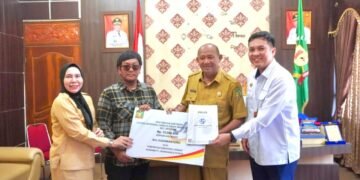 Syah Afandin Serahkan Santunan ke Ahli Waris Korban Meninggal di Objek Wisata