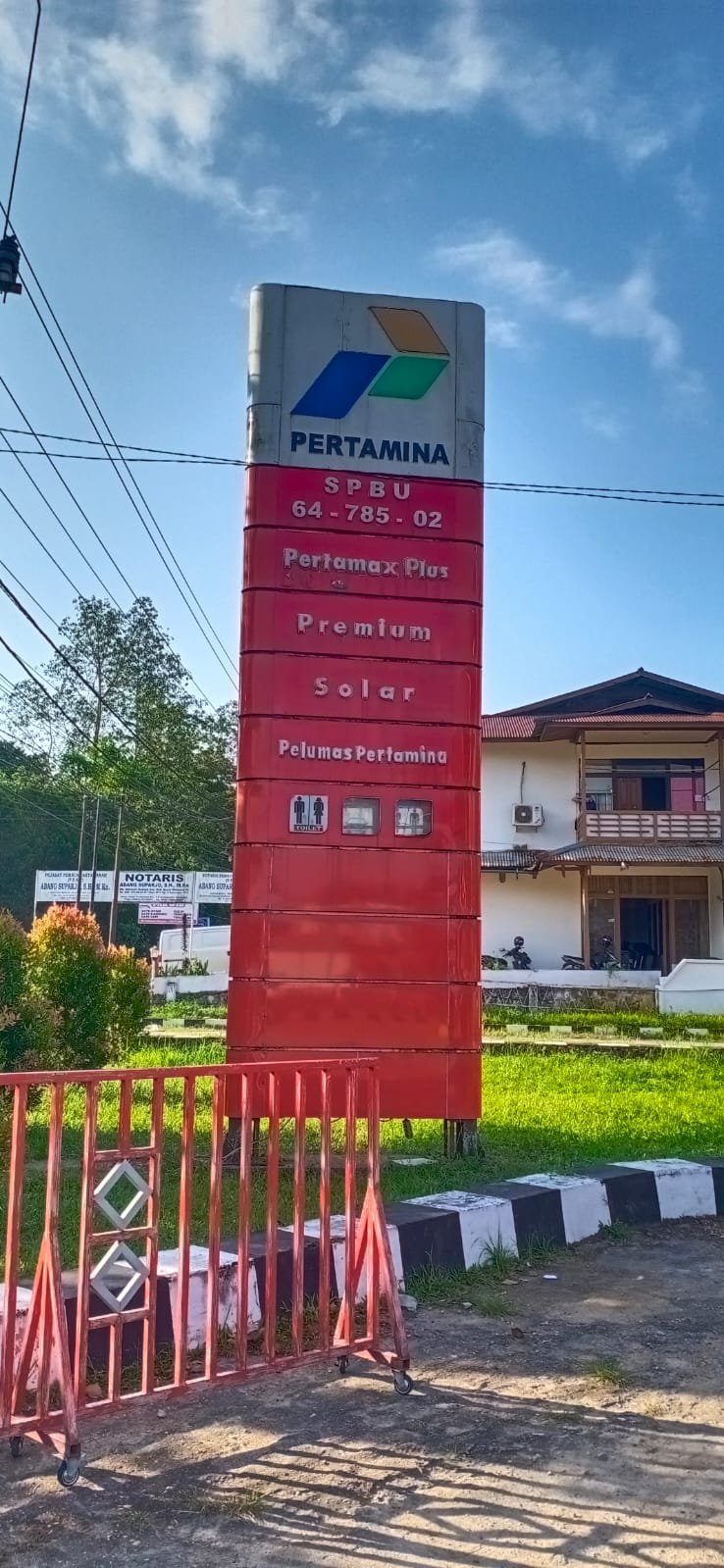 Akibat Utamakan Pengisian Jerigen ,Memicu Keributan Di SPBU 6478502 Bunut Sanggau