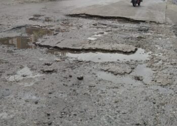 Seperti Kubangan Kerbau Berserakan Di Simpang Taman Karya, Kadis PUPR Kota Pekanbaru Tutup Mata