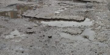 Seperti Kubangan Kerbau Berserakan Di Simpang Taman Karya, Kadis PUPR Kota Pekanbaru Tutup Mata