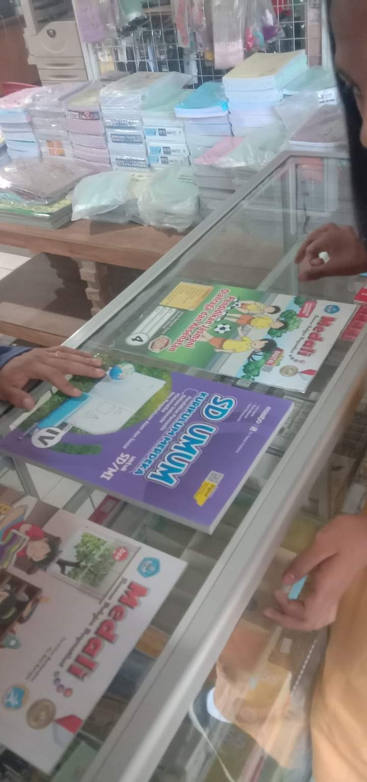 Sekolah SD, SMPN, Dan SMA Sederajat di Mandau Duri, Bengkalis Arahkan Siswa-Siswi Beli LKS ke Salah Satu Toko Buku.