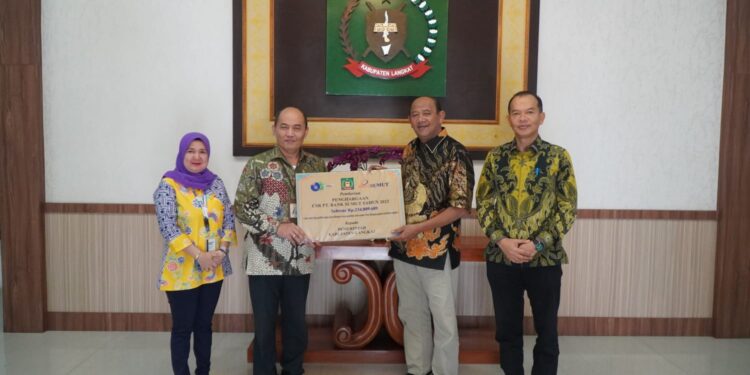 Bank Sumut Stabat Serahkan CSR ke Pemkab Langkat