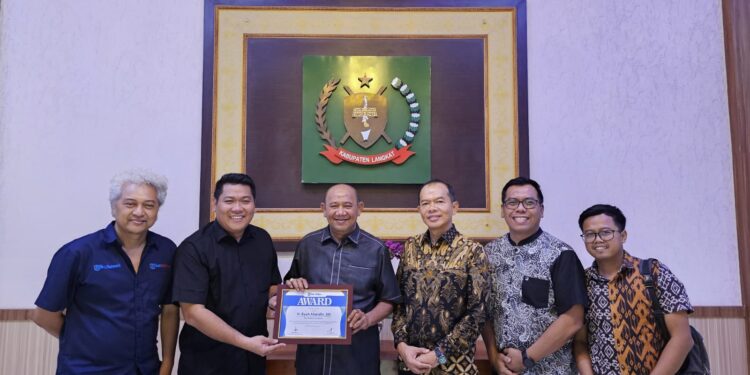 Peduli Stunting di Langkat, Syah Afandin Terima Penghargaan Tribunmedan.com