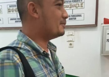Diduga Diperiksa Kajatisu, Wajah Kepala Inspektorat Tapteng Terlihat Pucat