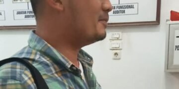 Diduga Diperiksa Kajatisu, Wajah Kepala Inspektorat Tapteng Terlihat Pucat