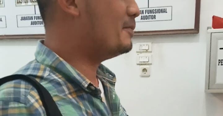 Diduga Diperiksa Kajatisu, Wajah Kepala Inspektorat Tapteng Terlihat Pucat