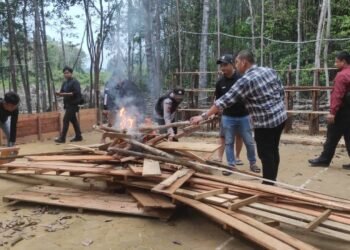 Polres Sintang Grebek Dua Lokasi Yang Menjadi Fasilitas Praktek Judi Sabung Ayam