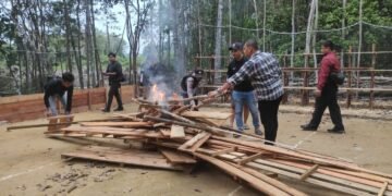 Polres Sintang Grebek Dua Lokasi Yang Menjadi Fasilitas Praktek Judi Sabung Ayam