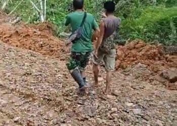 Di duga ada unsur politik salah satu calon dewan menggusur lahan masyarakat tanpa ada nya ganti rugi