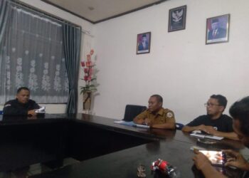 Kades Pardamean Nyelonong Masuk, Saat Kadis PMD Pertemuan Dengan Masyarakat Pardamean dan Pananggahan Tapanuli Tengah.