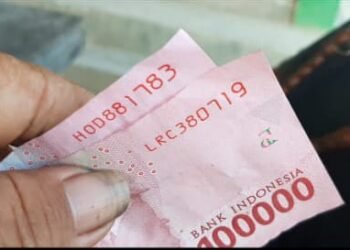 Caleg Dari Salah Satu Partai Melakukan Serangan Fajar(Money Politik) Untuk Mendapatkan Suara