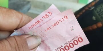 Caleg Dari Salah Satu Partai Melakukan Serangan Fajar(Money Politik) Untuk Mendapatkan Suara