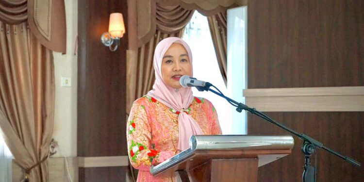 Ny. Uke Faisal Hasrimy Hadiri Pengajian DWP Kab.Langkat Pertamanya