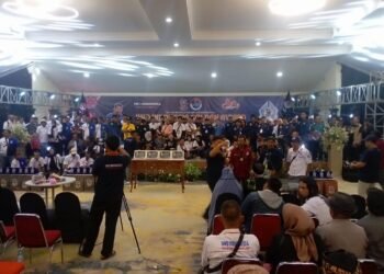Ketua DPD Kota Bekasi IWO Indonesia Nio Helen Mengapresiasi Pejabat Publik Serta Tokoh Masyarakat Diwilayahnya Dengan Memberikan Piagam Dan Sertifikat Penghargaan