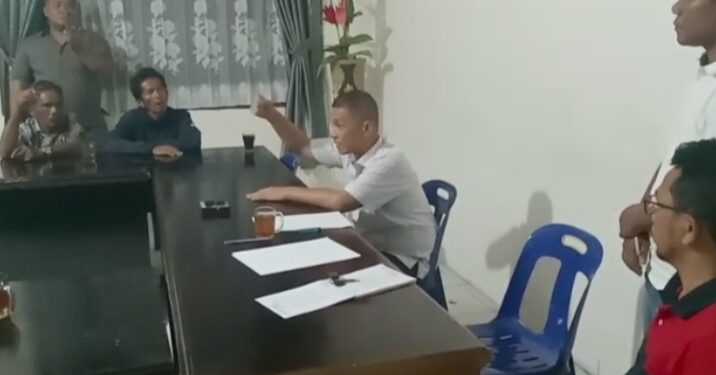 Masyarakat 9 ( Sembilan ) Desa Kec. Sorkam Berbondong-bondong Geruduk Kantor PMD Kab. Tapanuli Tengah, Minta Kades Bermasalah Dinonaktifkan.