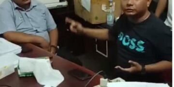 Petinggi Partai “N” Yang Juga Mantan Bupati Tapteng Dengan Pongah Tak ber-etika, nyelonong Mengganggu Panitia Perhitungan Suara di Kantor Kecamatan Sambas Kota Sibolga-Sumut.