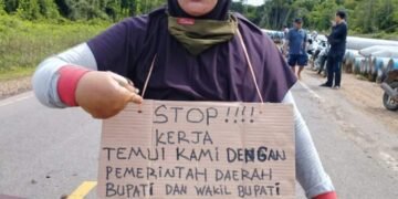 MASYARAKAT MENUNTUT GANTI RUGI ATAS LAHAN ATAU TANAH YANG TERDAMPAK PEMBANGUNAN PROYEK PILE SLIP.