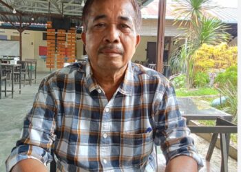 Melalui jumpa pers,Kasek SMPN 5 Stabat membantah tudingan dirinya menikah siri.