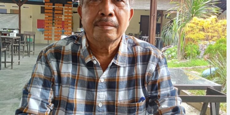 Melalui jumpa pers,Kasek SMPN 5 Stabat membantah tudingan dirinya menikah siri.