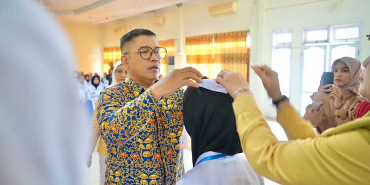 Asisten Adm Umum Musti Wakili Pj Bupati Langkat hadiri Capping Day Mahasiswa Akbid Langkat